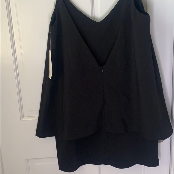 TOBI Black V-neck dress. - Picture 3 of 5